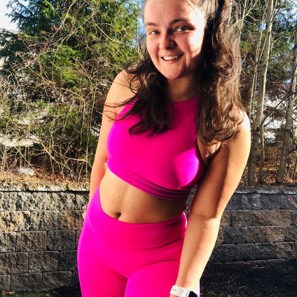 🎉Meet your Posher, Monique🎉 - Picture 7 of 8